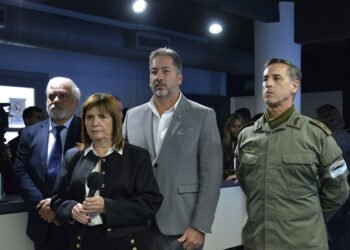 Brasil: Seguridad de Bullrich activa alerta en fronteras por violencia.