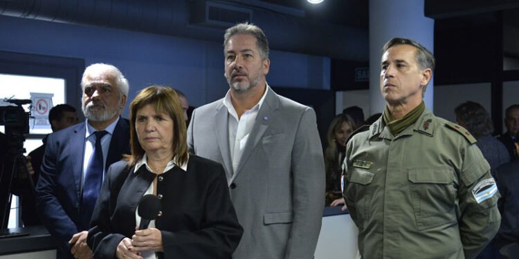 Brasil: Seguridad de Bullrich activa alerta en fronteras por violencia.