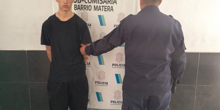 Robó una moto de gran cilindrada pero fue detenido gracias a las cámaras de seguridad, estaba prófugo de la justicia