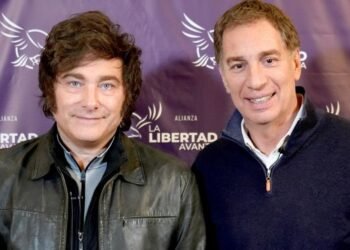 Santilli asume Interior y promete el “despegue de Argentina”.