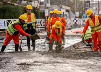 Crisis en la construcción: 120.000 empleos perdidos por obra pública frenada.