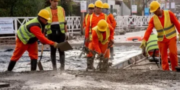 Crisis en la construcción: 120.000 empleos perdidos por obra pública frenada.