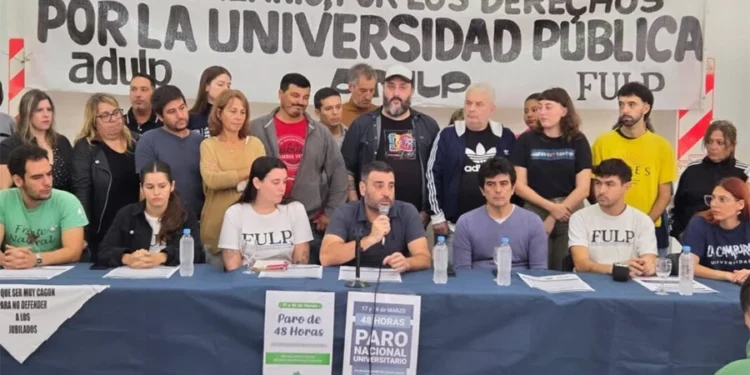 Docentes: Salarios perdieron casi 44% con Milei