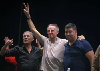 CGT presiona: pide postergar el debate laboral.