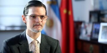 Vaca Narvaja: el acuerdo con EE. UU. fue por “interés, no solidaridad”.