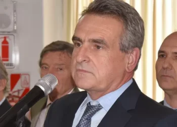 Rossi reitera alerta por Presti: “Politiza y empodera a FF.AA.”.