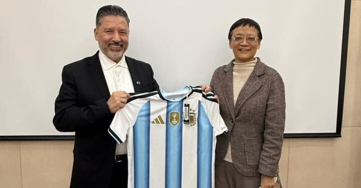 Mesa de trabajo con la academia china de ciencias sociales, principal centro de pensamiento de la república popular