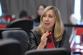 Bregman acusa al Gobierno de “comprar votos” por Inocencia Fiscal y Presupuesto.