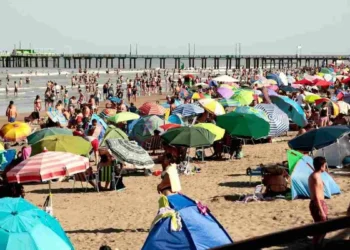 Dólar frena el éxodo y salva la temporada turística.