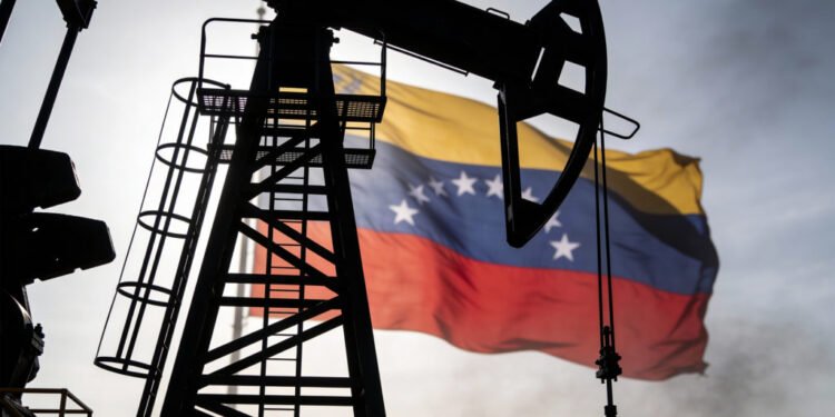 Petróleo Venezuela: posible alza del 30%, según EEUU.