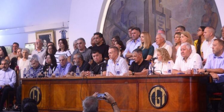 CGT se reúne hoy para definir acciones contra la reforma laboral.