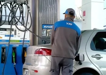 Combustibles: el Gobierno posterga parte del aumento de impuestos.