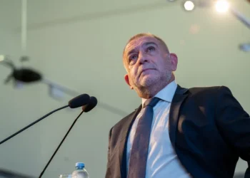 Luis Juez le pone un límite a Caputo: “Molesta y ofende”.