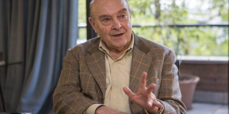 Cavallo le pone límites al plan Milei y propone re-monetizar.