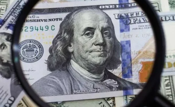 Dólar oficial cae por 4to día: cerca de los $1.400.