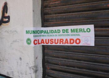 Merlo impone fuertes multas y líneas telefónicas para denunciar a quienes ensucian los espacios públicos