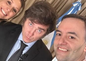 El biógrafo de Javier Milei solicita la renuncia de Manuel Adorni: ‘Su permanencia está causando daño al Gobierno’
