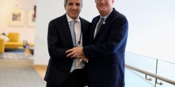 Tras el apoyo del Banco Mundial, Luis Caputo aseguró una garantía del BID por US$550 millones