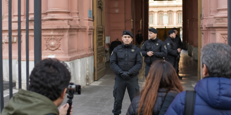 El Gobierno argentino continúa restringiendo el acceso a periodistas en la Casa Rosada