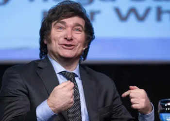 “Súper RIGI”: La “mega bomba” que Javier Milei lanzó desde el avión presidencial y sacude la economía.