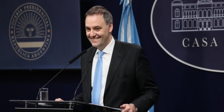 Detectan nuevos criptoactivos de Manuel Adorni y se investiga su actividad financiera