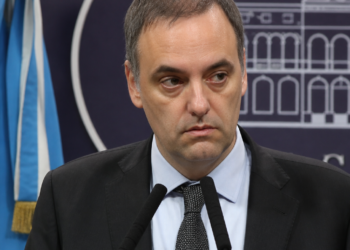 Manuel Adorni solicita la prescripción de la hipoteca heredada de un departamento