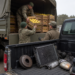 El Ejército realiza un intercambio inusual: una tonelada de membrillos por repuestos de camioneta