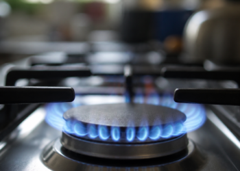 El Gobierno implementará un subsidio del 75% en las tarifas de gas para 4,7 millones de usuarios en mayo debido al aumento del petróleo