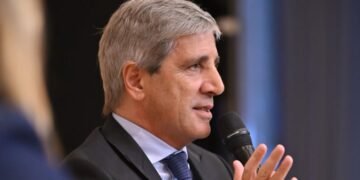 El riesgo país cae por debajo de los 500 puntos, un hito en casi cuatro meses