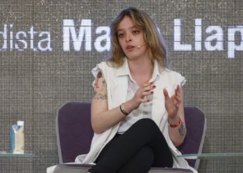 Elizabeth Duval, escritora y activista: ‘Patria y familia no son exclusivas de la derecha’