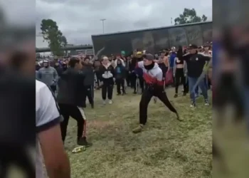 Incidente violento: jinetes se enfrentaron durante el desfile del 25 de Mayo en Berazategui
