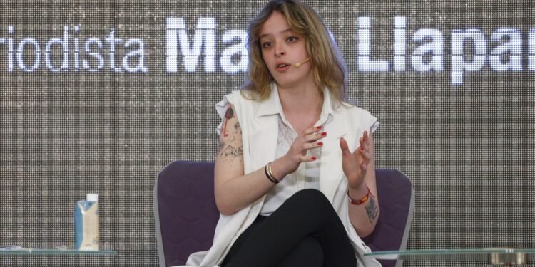 Elizabeth Duval, escritora y activista: ‘Patria y familia no son exclusivas de la derecha’