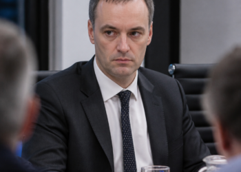 Manuel Adorni se reúne con la Mesa Política para buscar respaldo tras su declaración jurada