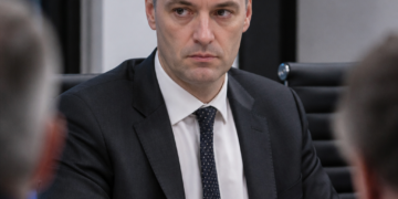 Manuel Adorni se reúne con la Mesa Política para buscar respaldo tras su declaración jurada
