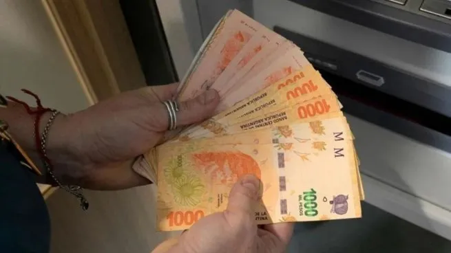 Los salarios pretendidos en Argentina alcanzaron los $1.805.897 en mayo, pero siguen rezagados frente a la inflación