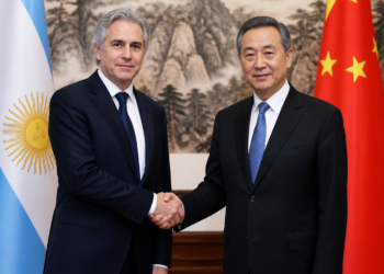 El presidente del Banco Central se reunió con su par de China para discutir el swap
