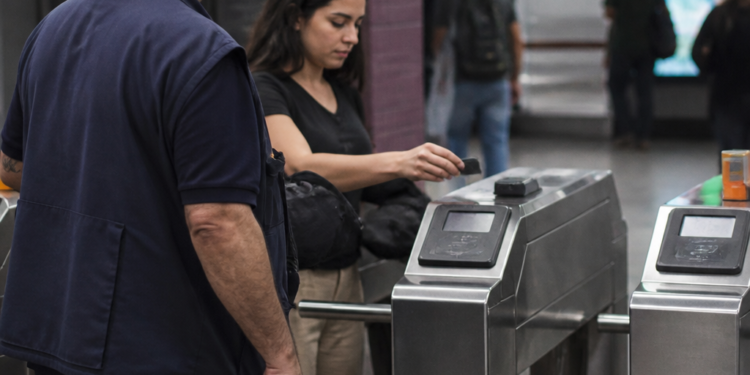 Suspensión de la liberación de molinetes en la línea H del subte