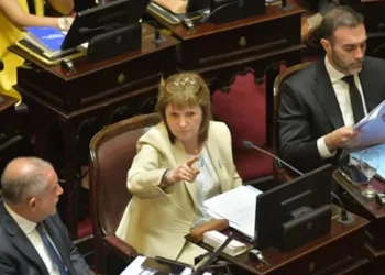 Negociaciones del Gobierno para el Debate de la Ley de Propiedad Privada en el Senado