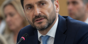 Maximiliano Pullaro: “Si Manuel Adorni formara parte de mi equipo, ya no tendría su cargo”