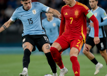 Uruguay se mide ante España con la imperiosa necesidad de avanzar