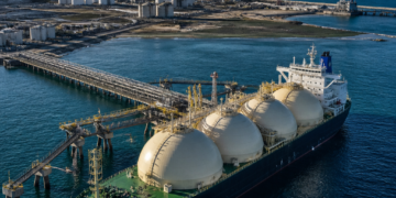 YPF presenta un plan de exportación de GNL por u$s 45.000 millones que podría duplicar su tamaño