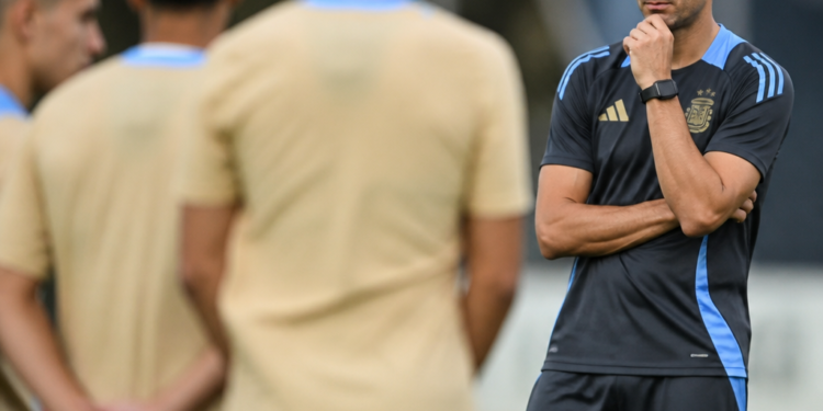 Las Notables Ausencias en el Primer 11 de Scaloni Durante el Entrenamiento de la Selección Argentina