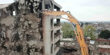 La Justicia autoriza demoler el ‘elefante blanco’ de Escobar tras una década de abandono