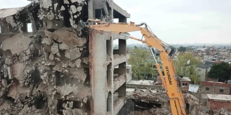 La Justicia autoriza demoler el ‘elefante blanco’ de Escobar tras una década de abandono