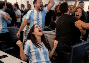 Una explosión de alegría: así se vivió la histórica victoria de la Selección en la redacción