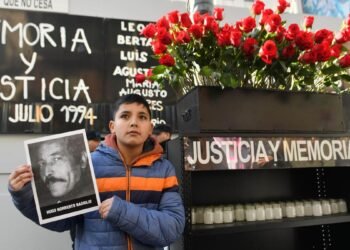 Fuerte demanda del titular de la AMIA a la Justicia durante el homenaje por los 32 años del atentado: “Es incomprensible esta lentitud”