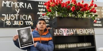 Fuerte demanda del titular de la AMIA a la Justicia durante el homenaje por los 32 años del atentado: “Es incomprensible esta lentitud”