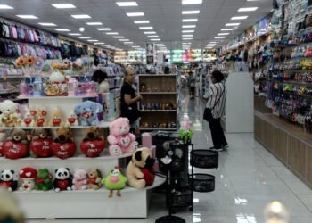 Del simple “solo vengo a mirar” a un egreso promedio de $70.000: el fenómeno de los bazares chinos