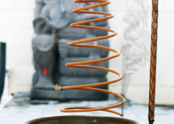 La interpretación del humo del sahumerio en el Feng Shui y sus beneficios