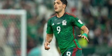 México triunfa ante Ecuador con goles de Quiñones y Jiménez en el Estadio Azteca